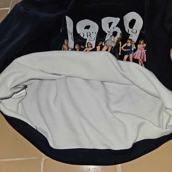 NWOT! Taylor Swift 1989 TV Eras Collection Womens Sweatshirt. Size Large. - Picture 6 of 7